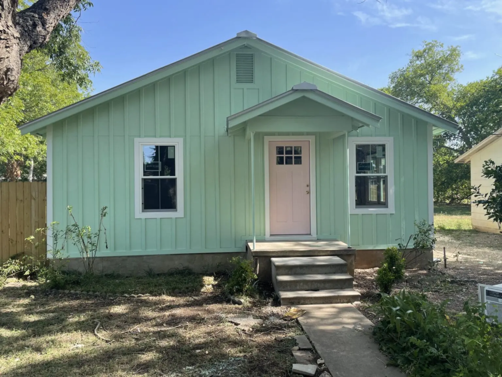 What Factors Affect the Cost of Siding Replacement in Austin Homes? 