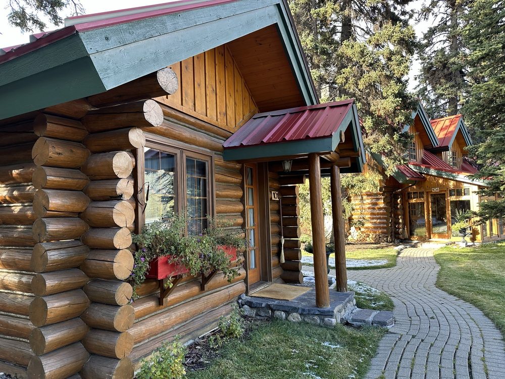 luxury cabins in Lake Louise
